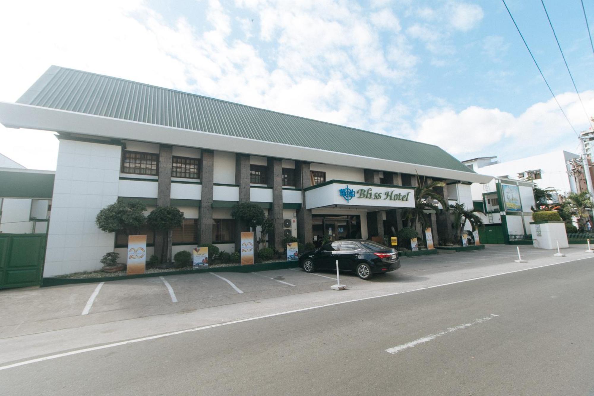 Bliss Hotel Dau Mabalacat Exterior foto
