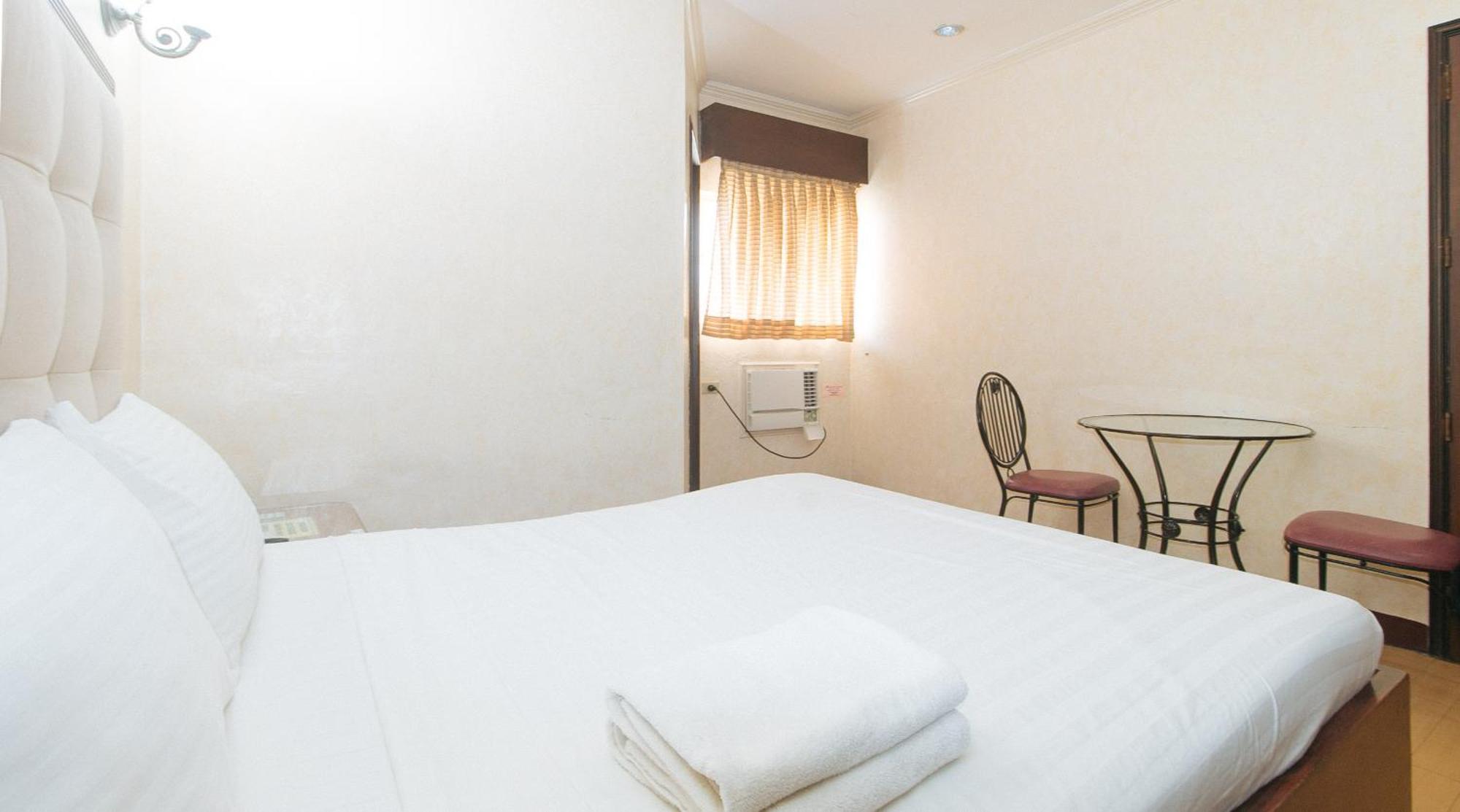 Bliss Hotel Dau Mabalacat Exterior foto