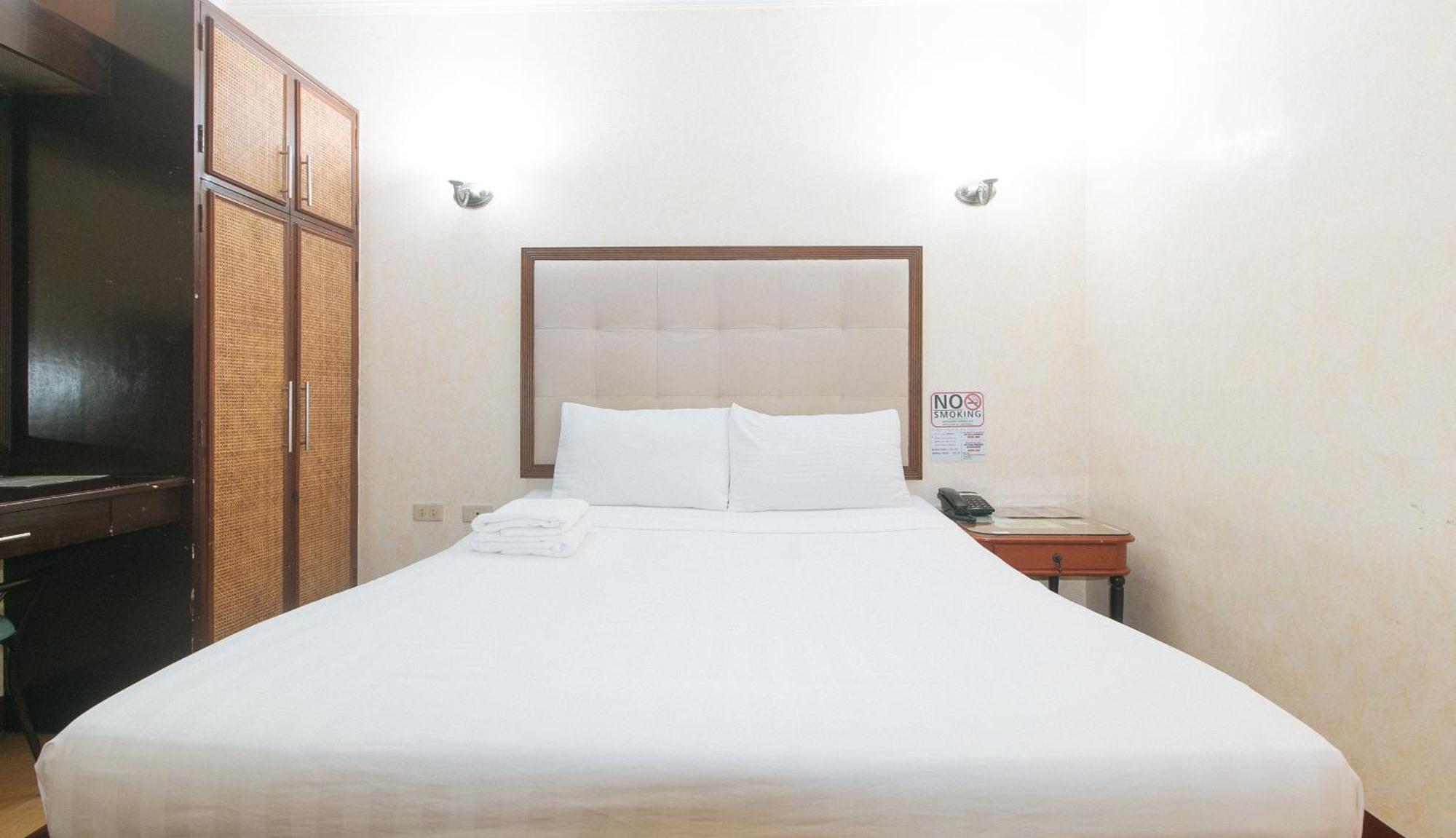 Bliss Hotel Dau Mabalacat Exterior foto