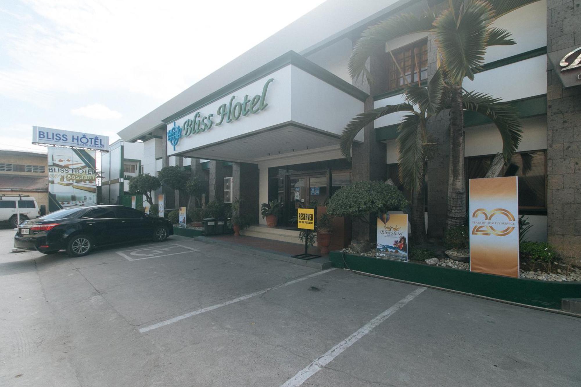 Bliss Hotel Dau Mabalacat Exterior foto