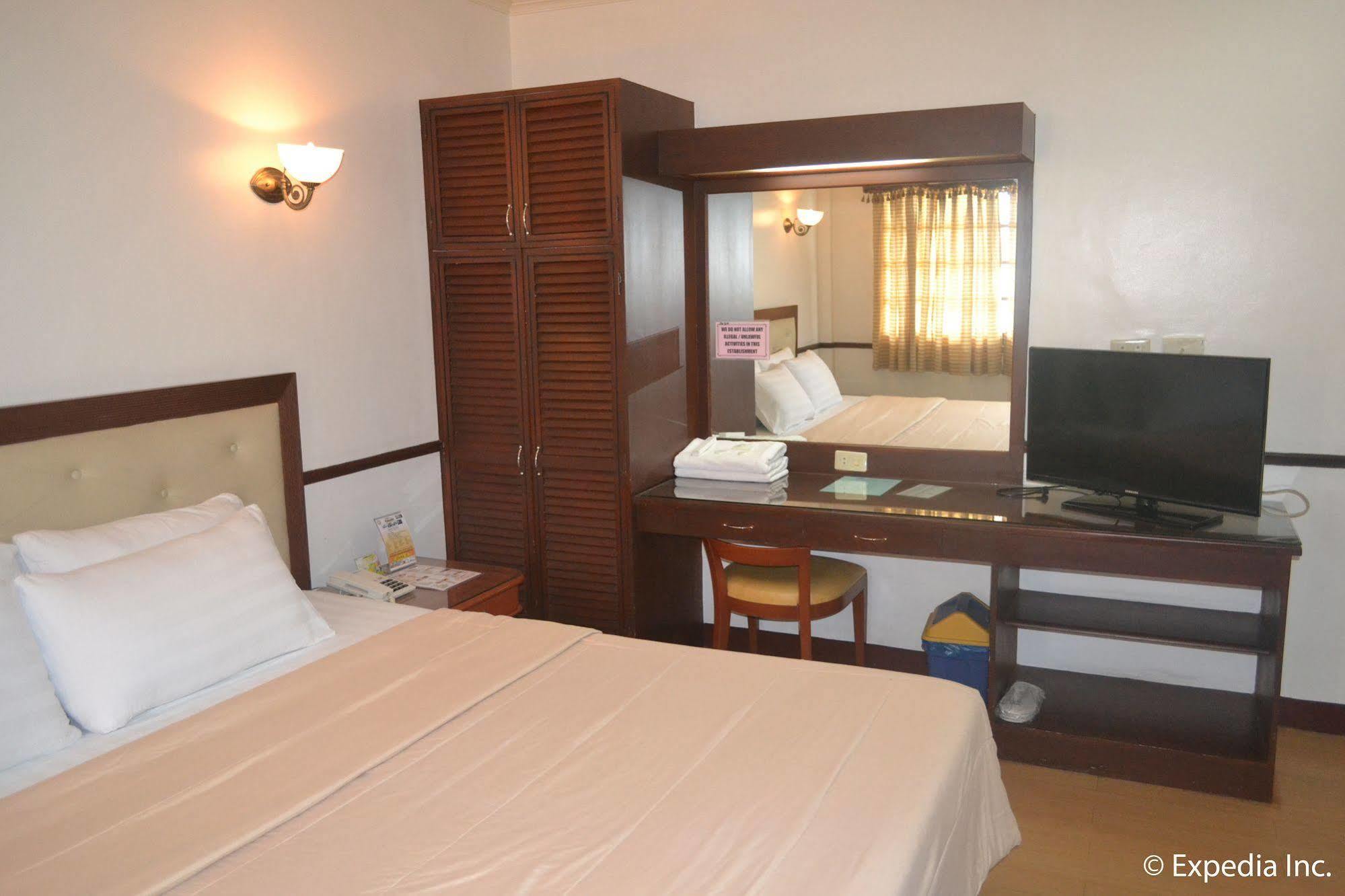 Bliss Hotel Dau Mabalacat Exterior foto